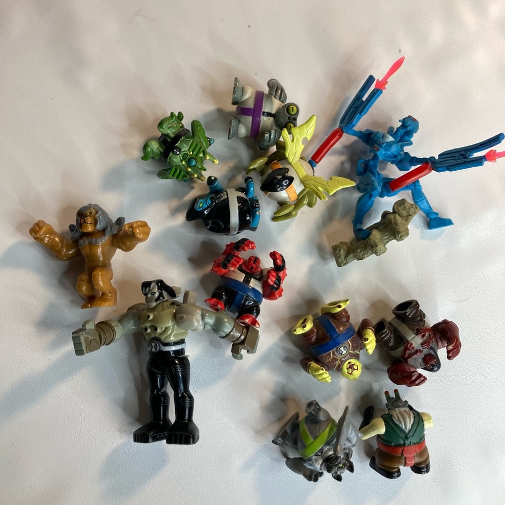 Ben 10 vintage Cartoon Network mini figure lot